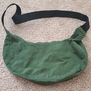 BAGGU Medium Crescent Crossbody-Bay Laurel
